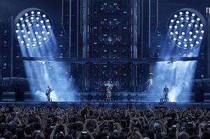 Claypaky-hy-b-eye-k25-rammstein.jpg